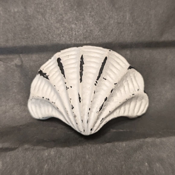 Seashell Knob - Picture 1 of 8